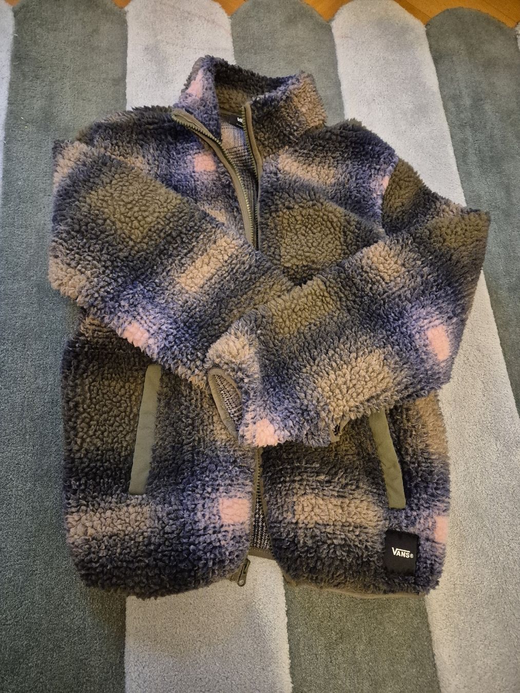 Vans Jacken: Vans Teddyjacke unisex  – Gebraucht aus Basel von lilifee86 4