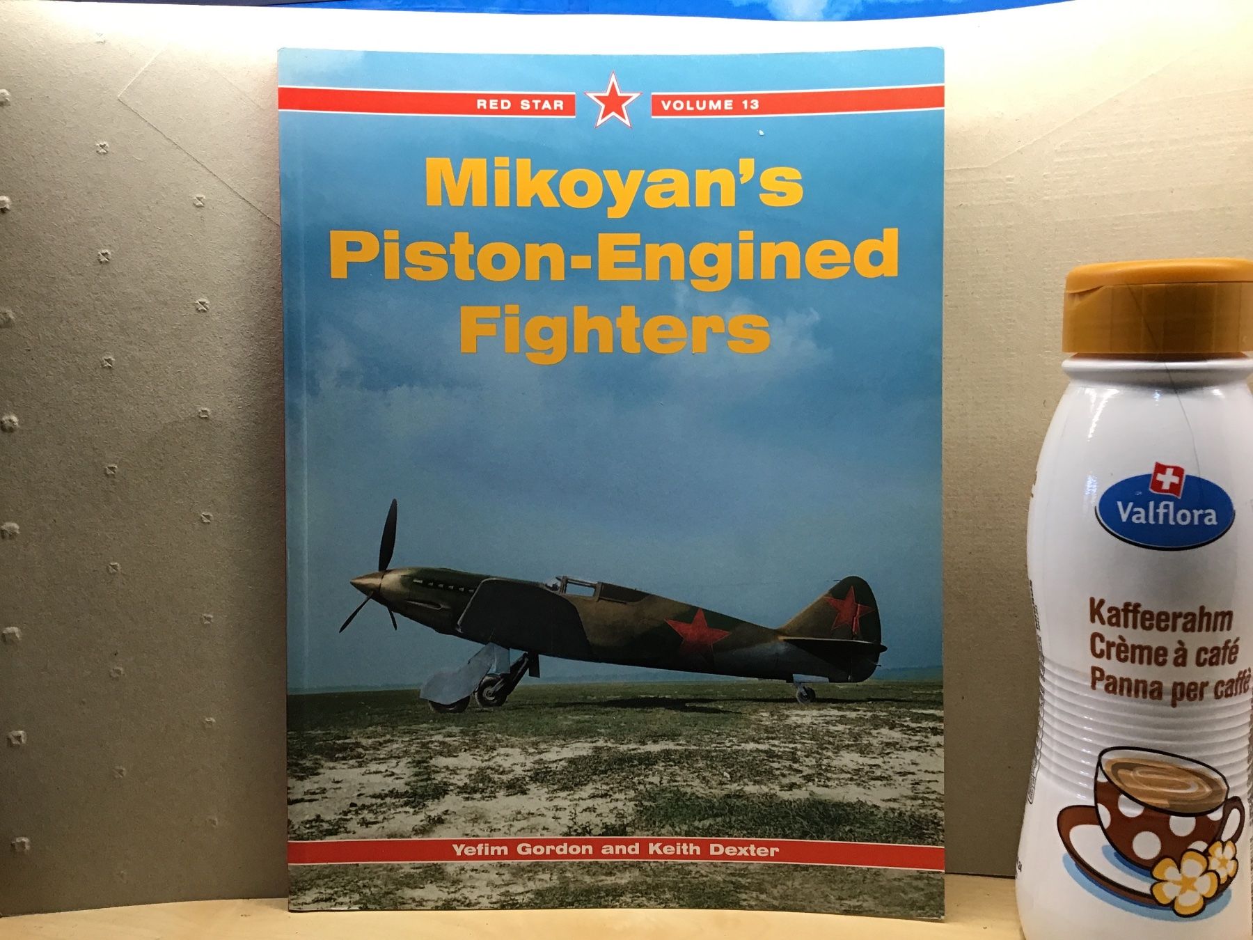 Libri: Mikoyan's Piston-Engined Fighters - Red Star – Usato da Männedorf venduto da Modell-Spezialisten