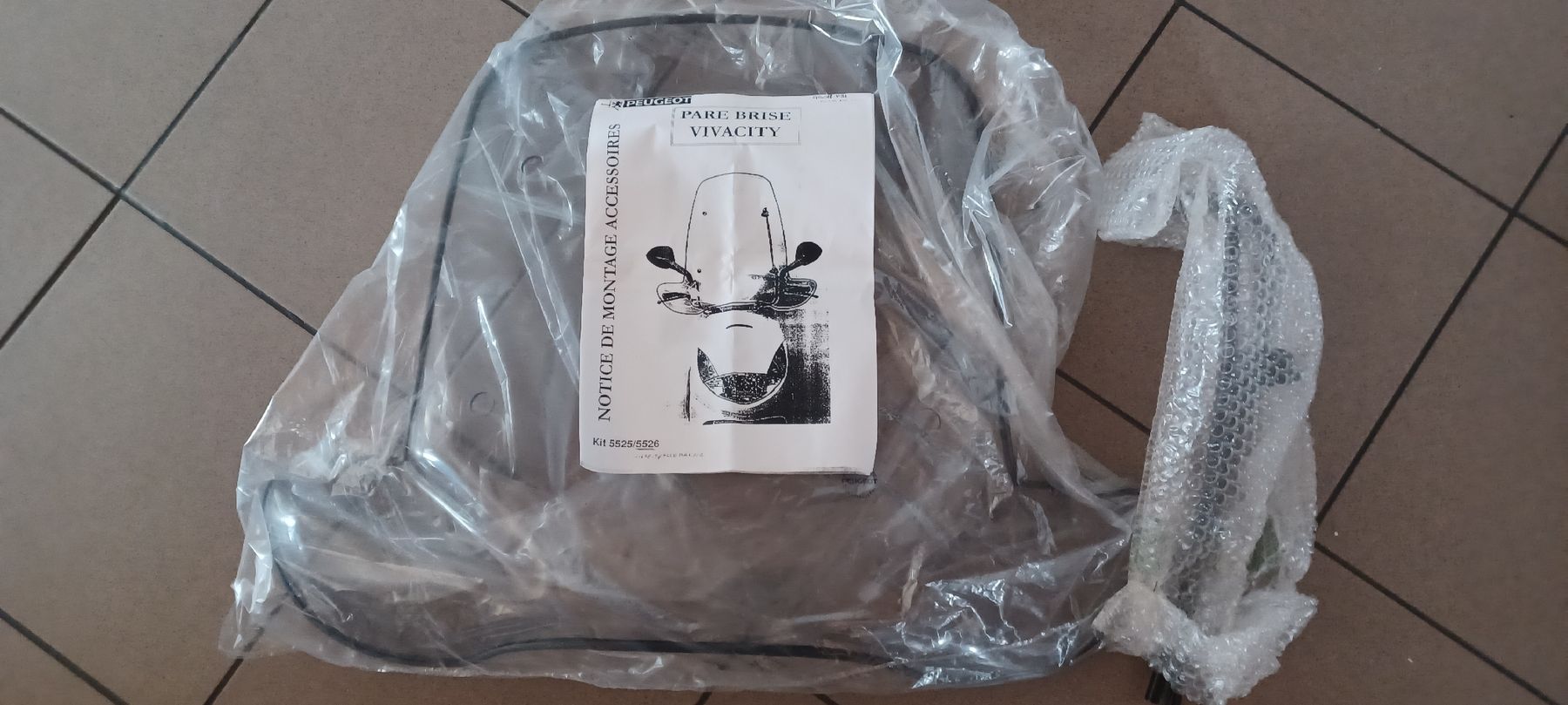 Tutti i ricambio per moto: Vivacity Windschild Kit – Usato da Zihlschlacht venduto da archenoah01