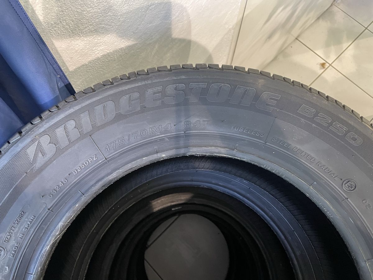Bridgestone Pneumatici & Ruote complete: Neue Pneu 2stk – Nuovo e nell'imballaggio originale da Tecknau venduto da Garage_St.Buser 1