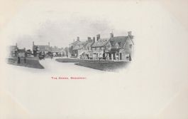 old UK Postcard BROADWAY - THE GREEN Smith's series unposted