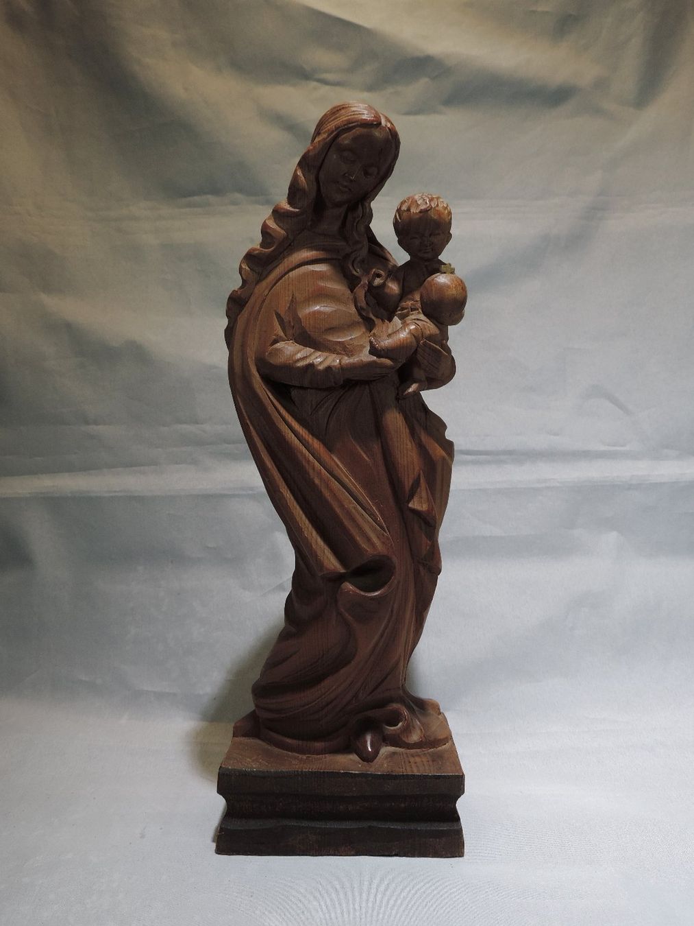 Statuette: Holzfigur Madonna mit Kind handgeschnitzt – Usato da Duggingen venduto da doogbua 1