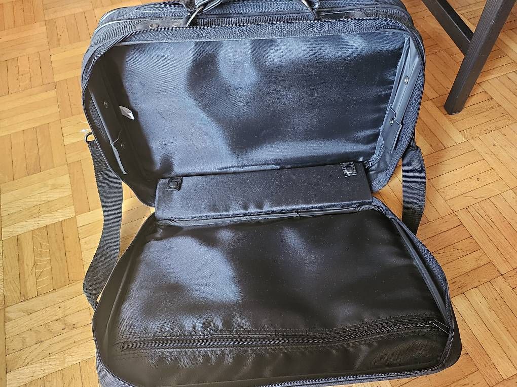 Valigie & Borse: Serviette de transport, ordinateur portable, etc. – Usato da Lausanne venduto da djymbo 3