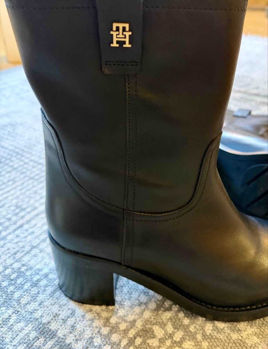 Tommy Hilfiger Scarpe da donna: Stiefel Tommy Hilfiger – Usato da Fahrweid venduto da Mara36 5