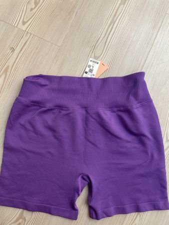 Kurze Hosen violett  Grösse L mit Etikett Neu