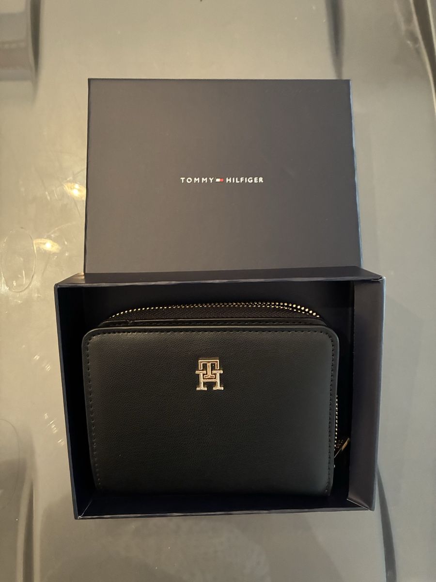 Tommy Hilfiger Portamonete: Portefeuilles Tommy Hilfiger noir – Nuovo e nell'imballaggio originale da Brent venduto da miloune