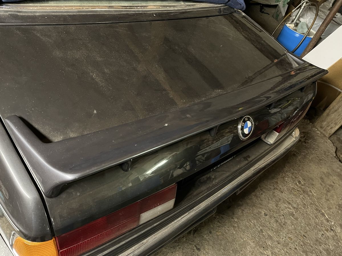 BMW Tutti pezzi di ricambio auto: Spoiler arrière pour BMW E24 – Usato da Eclépens venduto da Revit19 1