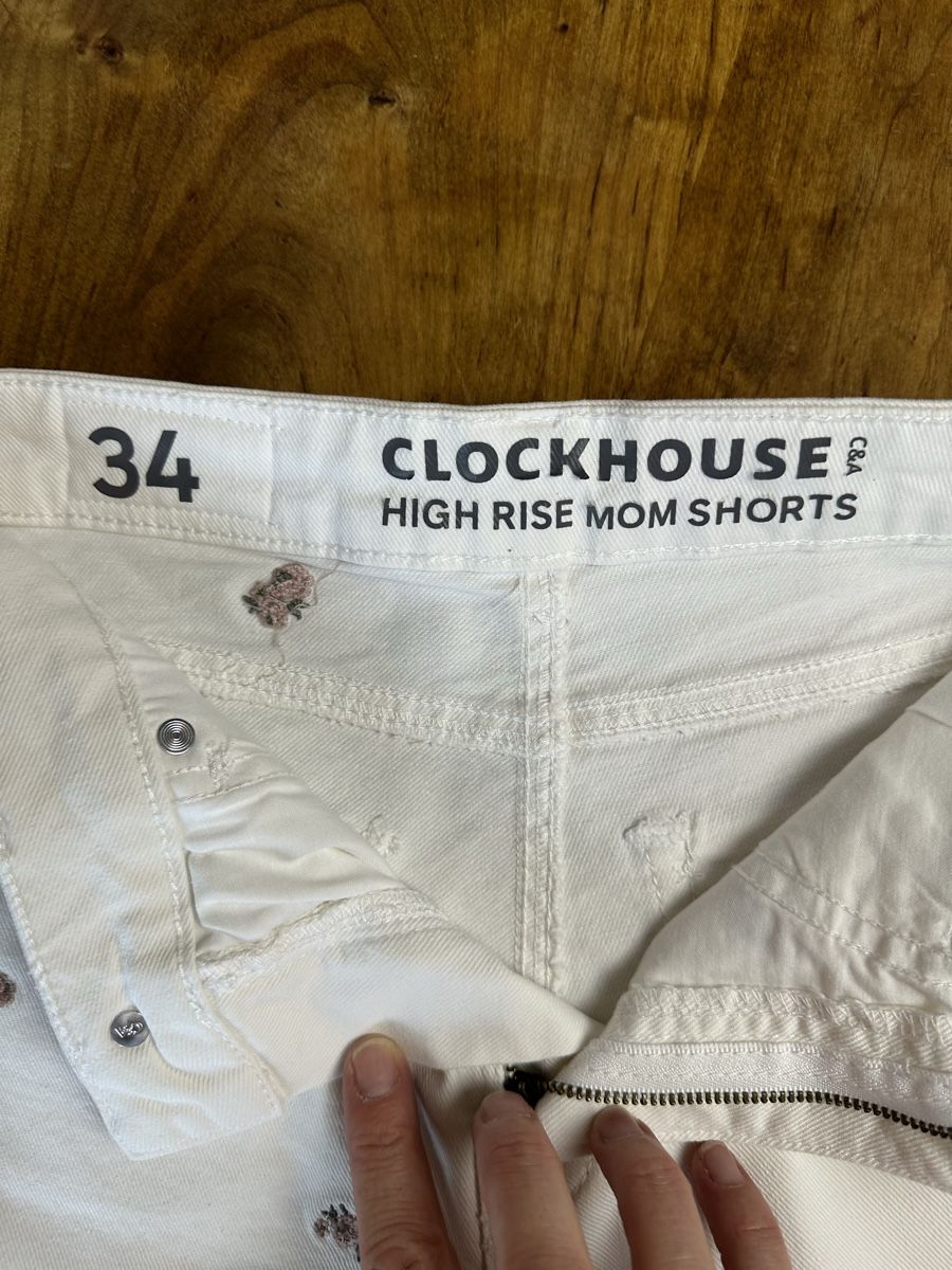 C&A Jeans: Shorts CLOCKHOUSE blanc taille 34 brodé neuf – Nuovo (secondo la descrizione) da Châtelaine venduto da Alexandra.jankowski 4