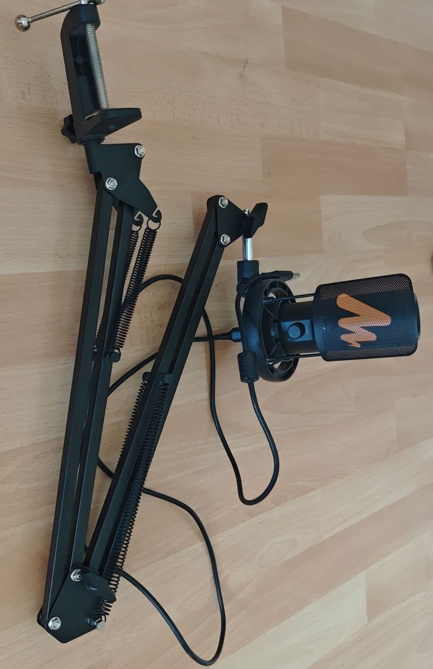 Mikrofone: microphone with stand  – Gebraucht aus Dübendorf von RedGreenBlue