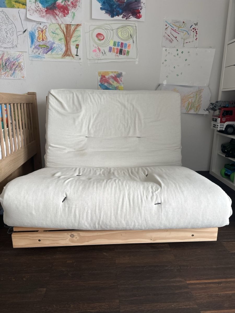 Sofas: Futon Schlafsofa Holz La Redoute  – D'occasion à Männedorf par her_9mw6 2
