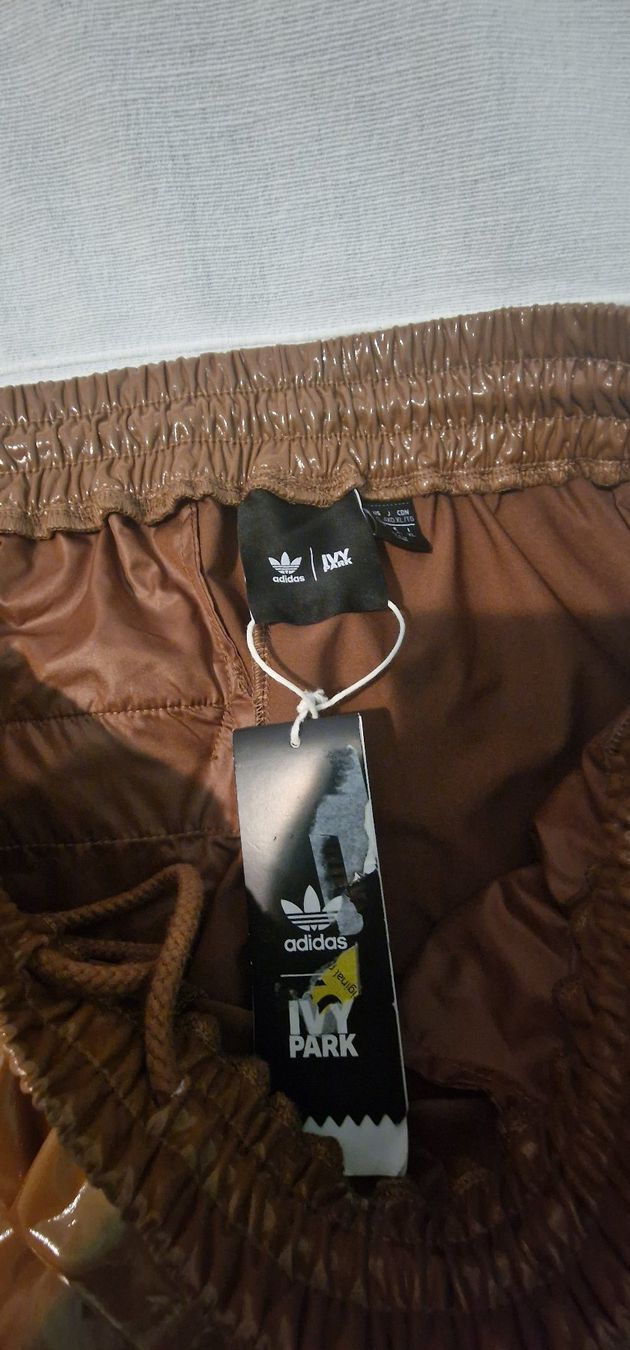 Adidas Pantaloni: Adidas Neu Hose Ivy Park – Nuovo e nell'imballaggio originale da Niederwangen BE venduto da tim_8hyw 2