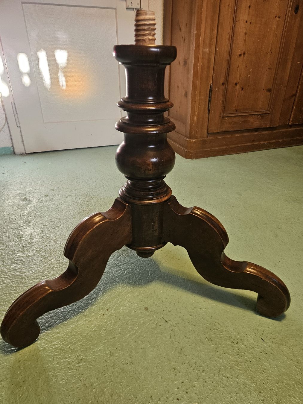 Holzartikel: Nussbaumtisch – Gebraucht aus Glarus von chris8750 1