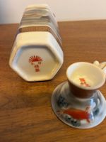 Asiatische Porzellan Saki-Flasche mit Vogel und Schale.