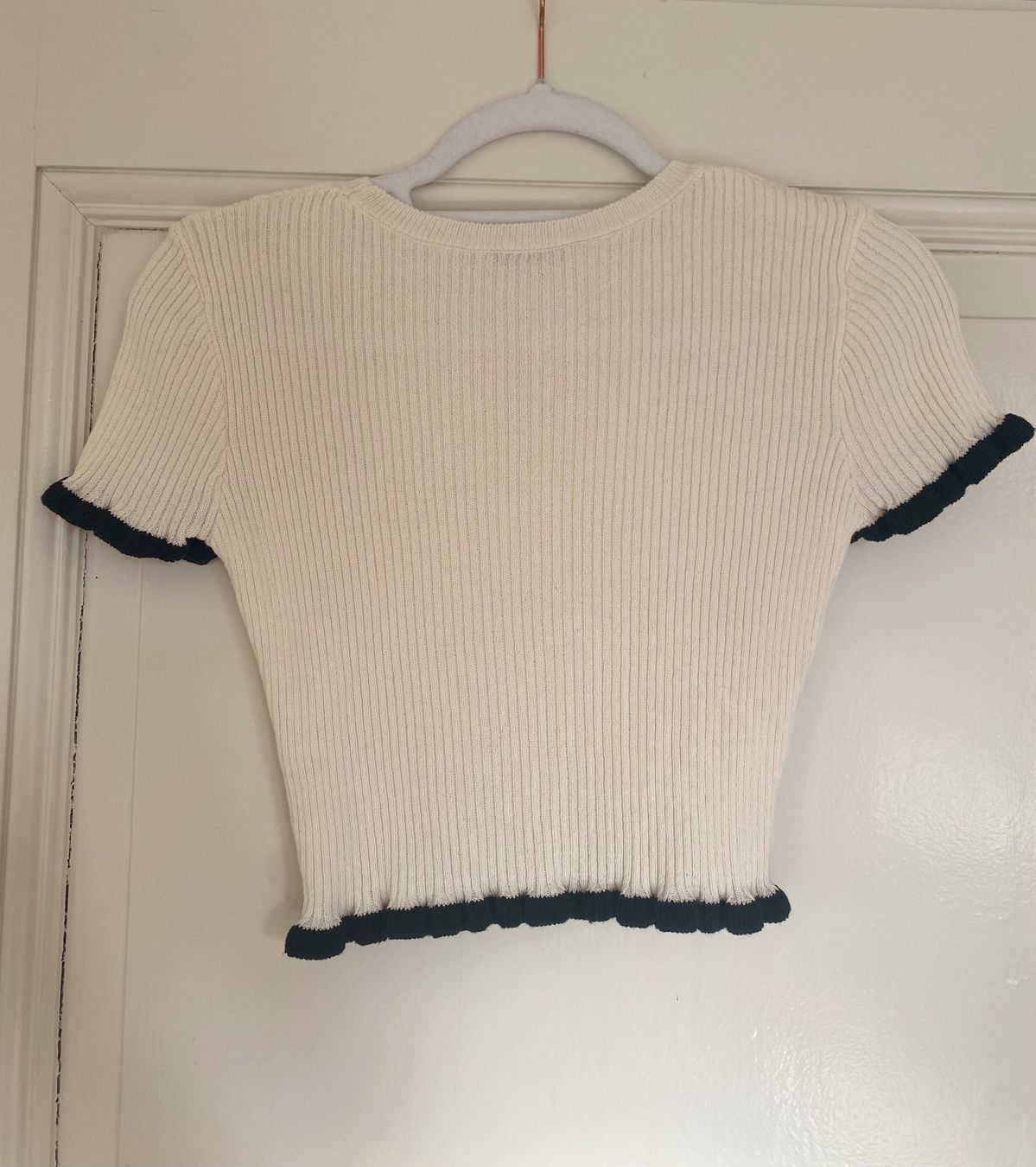 Zara Tops: Zara Crop Top Cremeweiss – Gebraucht aus Basel von NormaJean01