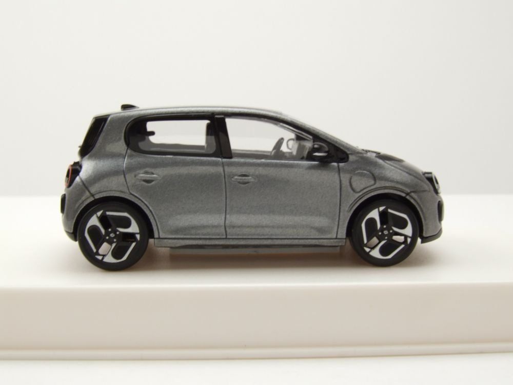 Renault Modellini d'auto: Renault Twingo IV E-Tech seit 2026 grau met. / schwarz  1:43 – Nuovo e nell'imballaggio originale da Gerlafingen venduto da espero88 6