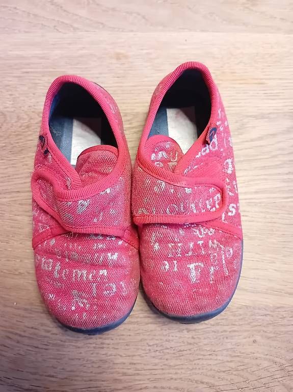 Schuhe für Jungen: Finken / Hausschuhe Grösse 24 – Gebraucht aus Auw von luszur