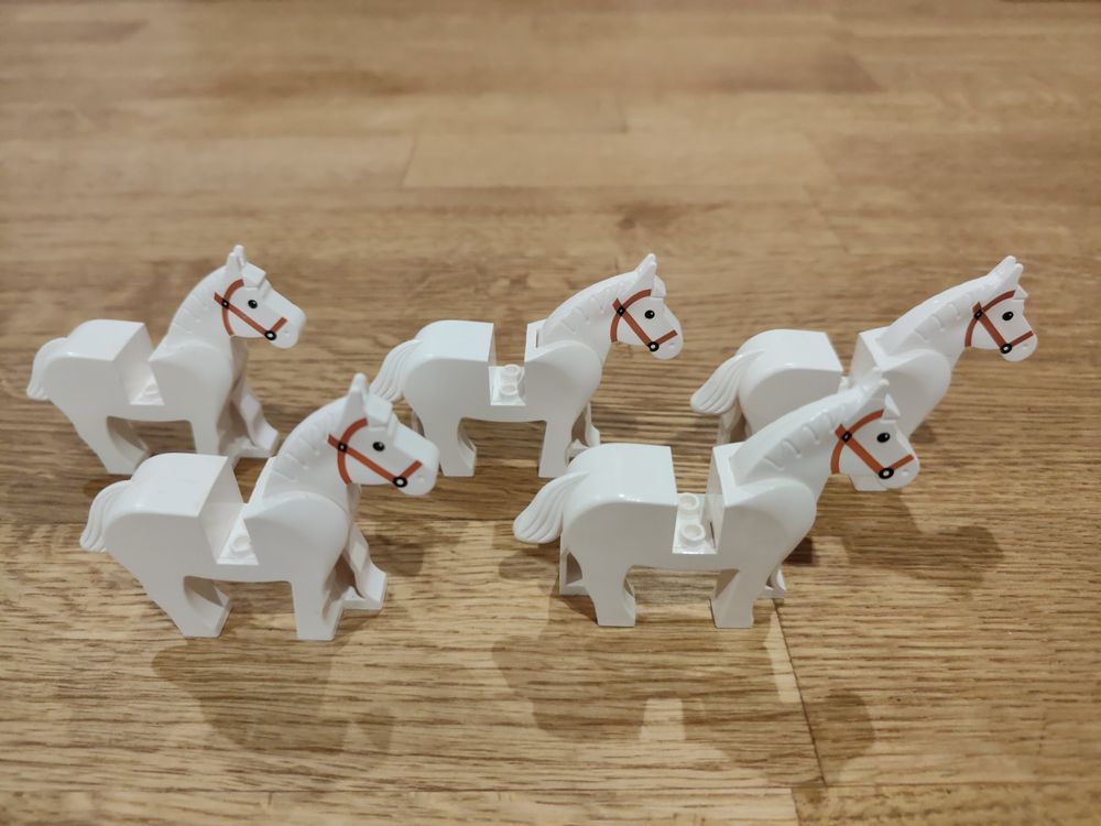 Lego Ritter Pferde Weiss 5 Stück (Gebraucht) in Wittenbach für CHF 24 ...