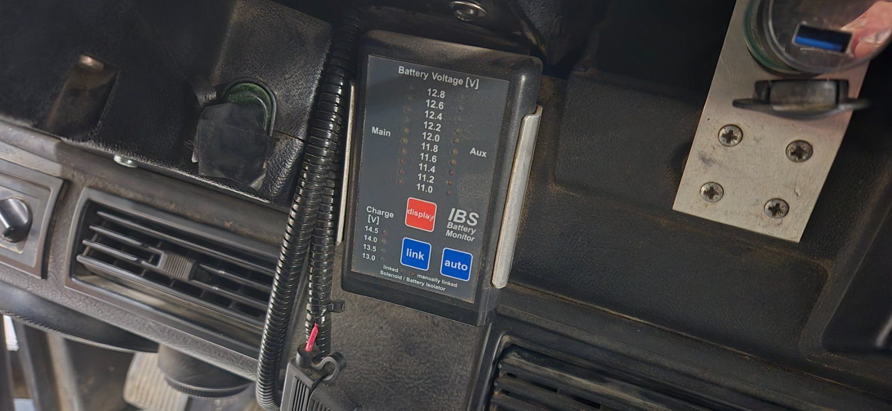 Land Rover Veicoli da campeggio: Land Rover Defender 110 aménagé complet – Usato da Gingins venduto da lutin_4 8