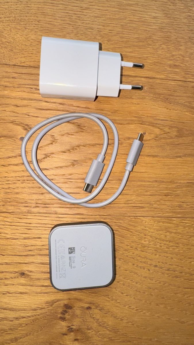 Oura Caricabatterie: Oura Ring Complete charger- Size 9 - Silver - Like New! – Nuovo (secondo la descrizione) da Andermatt venduto da stark19 1