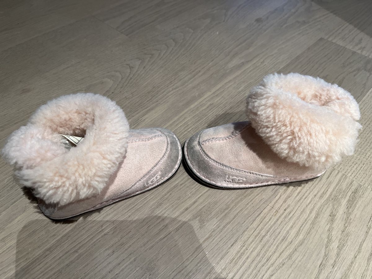Ugg Schuhe für Mädchen: UGG Winter-Finken - Gr.23 – Gebraucht aus Brütten von Aerox82