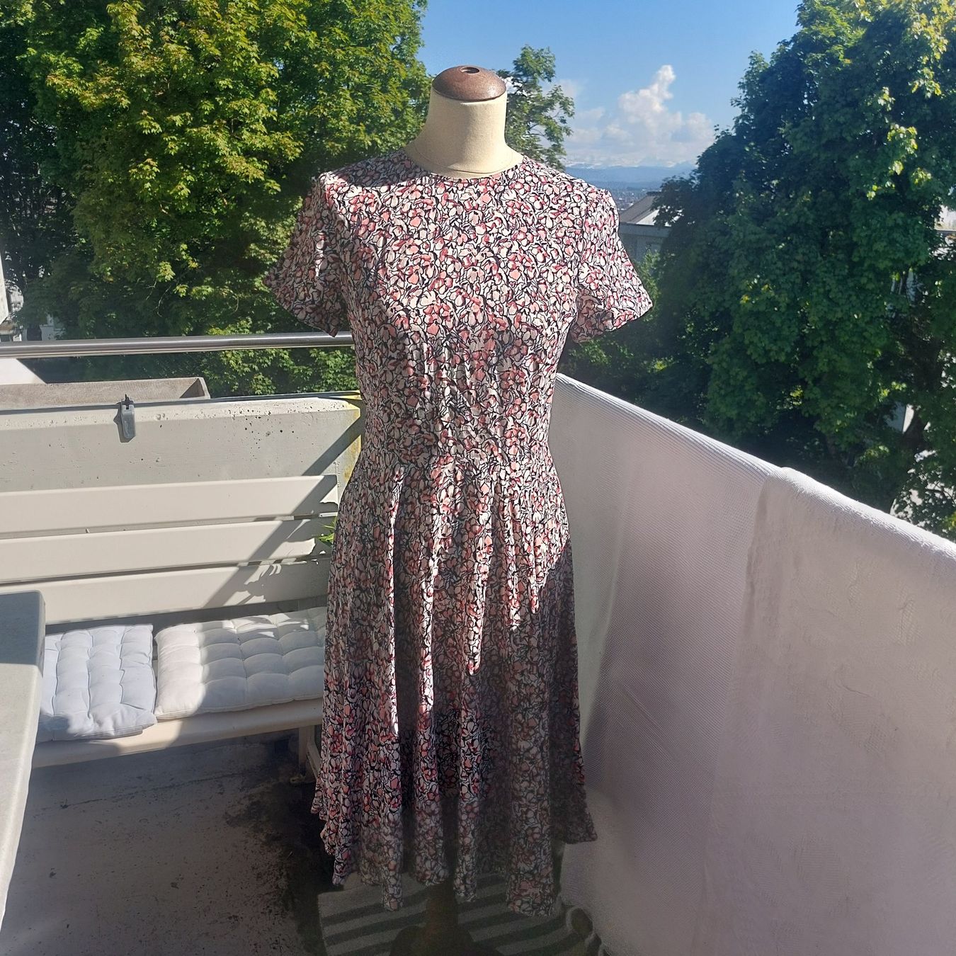 H&M Kleider: Sommer Blumenkleid – Gebraucht aus Zürich von wilden