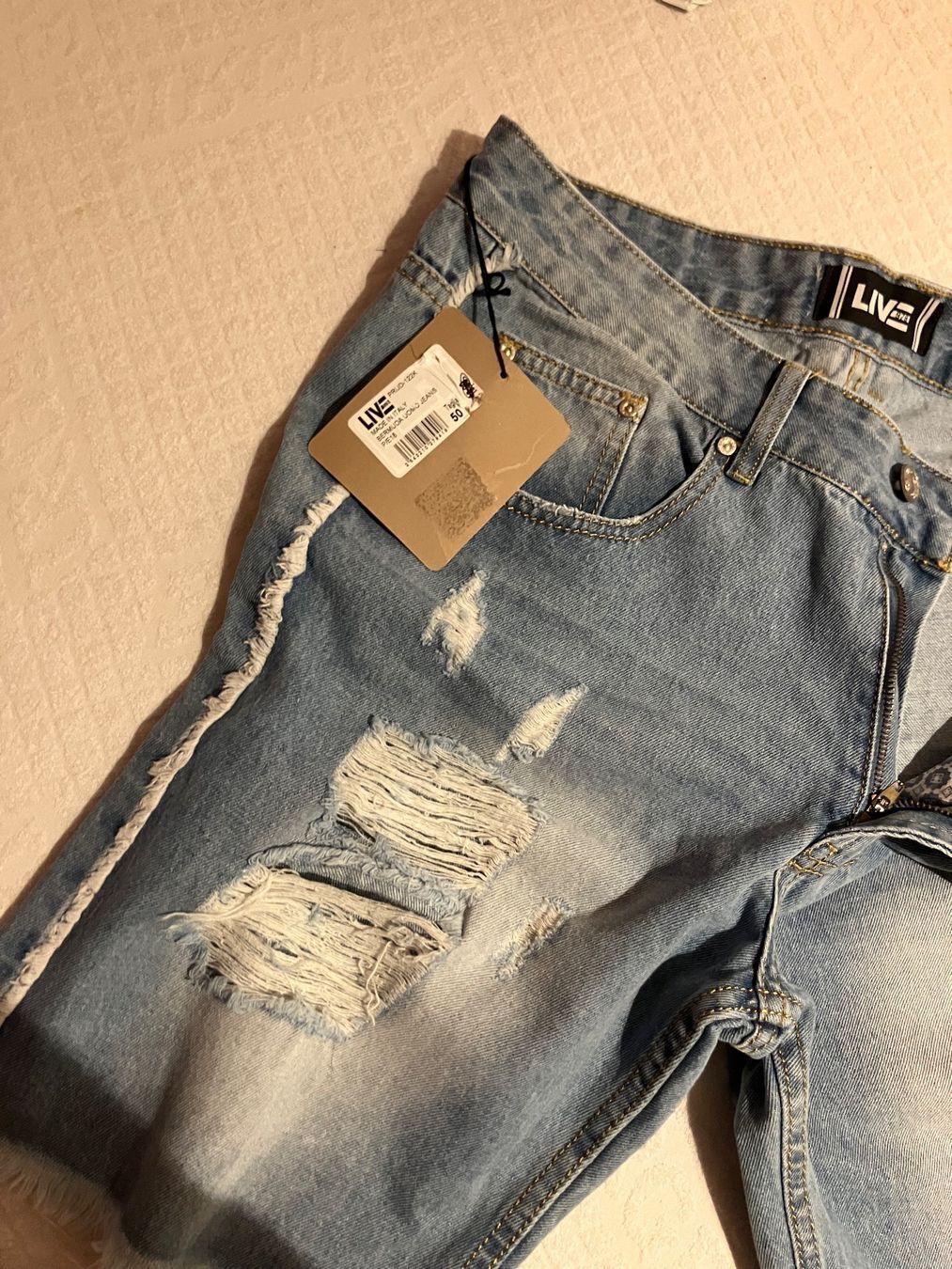 Jeans: LIVE Jeans Shorts, hellblau, destroyed Look, Gr. 50 – Nuovo (secondo la descrizione) da rorschach venduto da francesco.sama