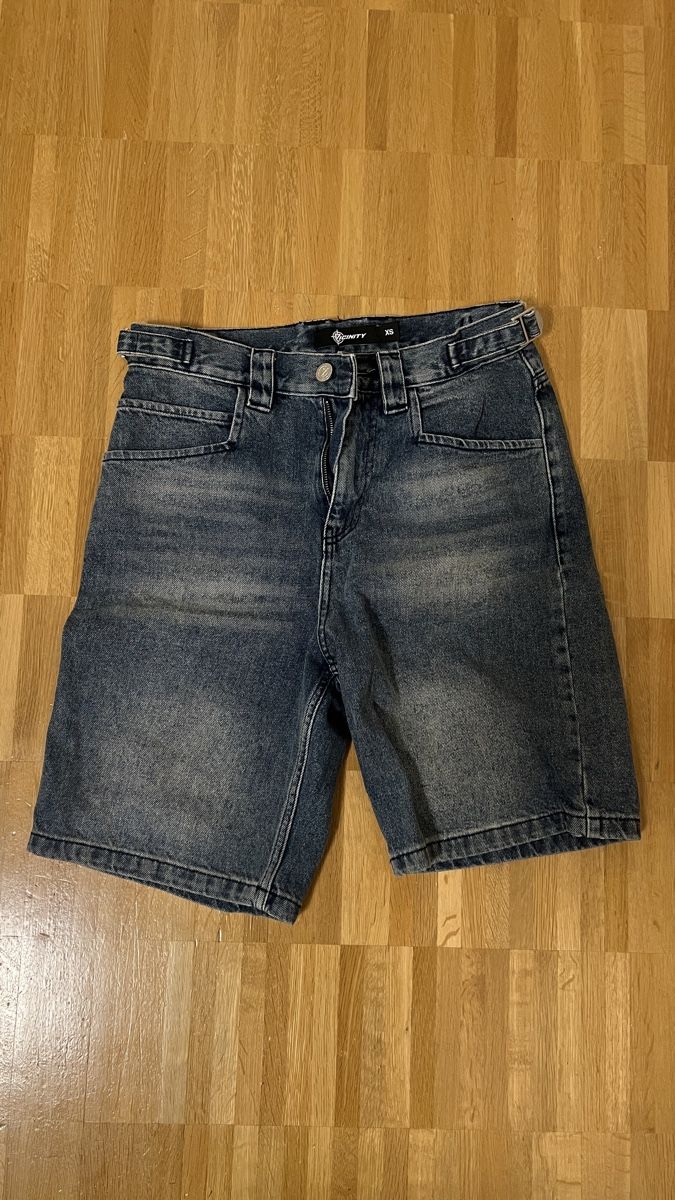 Jeans: Vicinty Jorts – Neu (gemäss Beschreibung) aus Basel von david.rdm