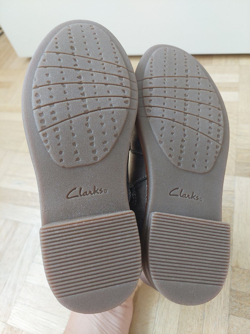 Clarks Schuhe für Mädchen: NEU! Mädchen Halbschuh Gr. 28 von Clarks – Neu und originalverpackt aus Flims Dorf von Truemorish 3
