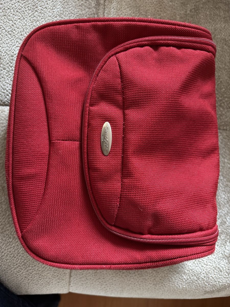 Samsonite Custodie per cosmetici: Samsonite Toiletry Bag - Red – Usato da Knonau venduto da yuz_px92