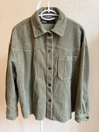 Veste/surchemise vert kaki velours côtelé oversize Zara,36/S