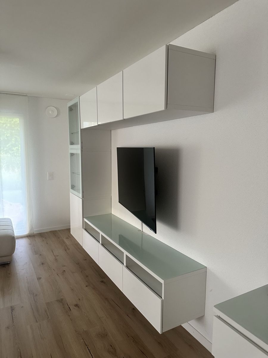 Mobili TV: Wohnwand mit viel Stauraum, Ikea – Usato da Menziken venduto da Ranma 2