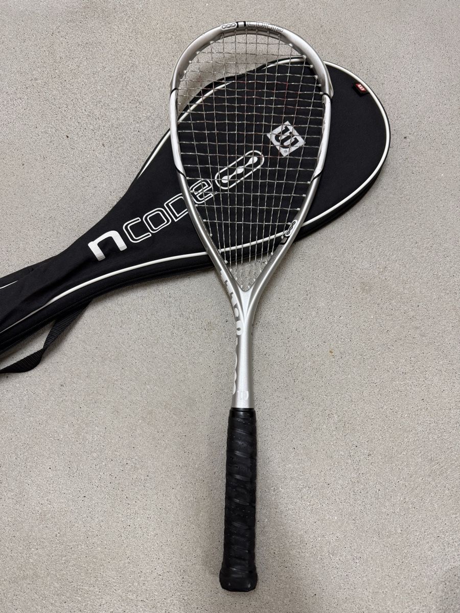 Wilson Racchette: Wilson nCode 120 Squashschläger mit Hülle gebraucht – Usato da Oberengstringen venduto da sigurros