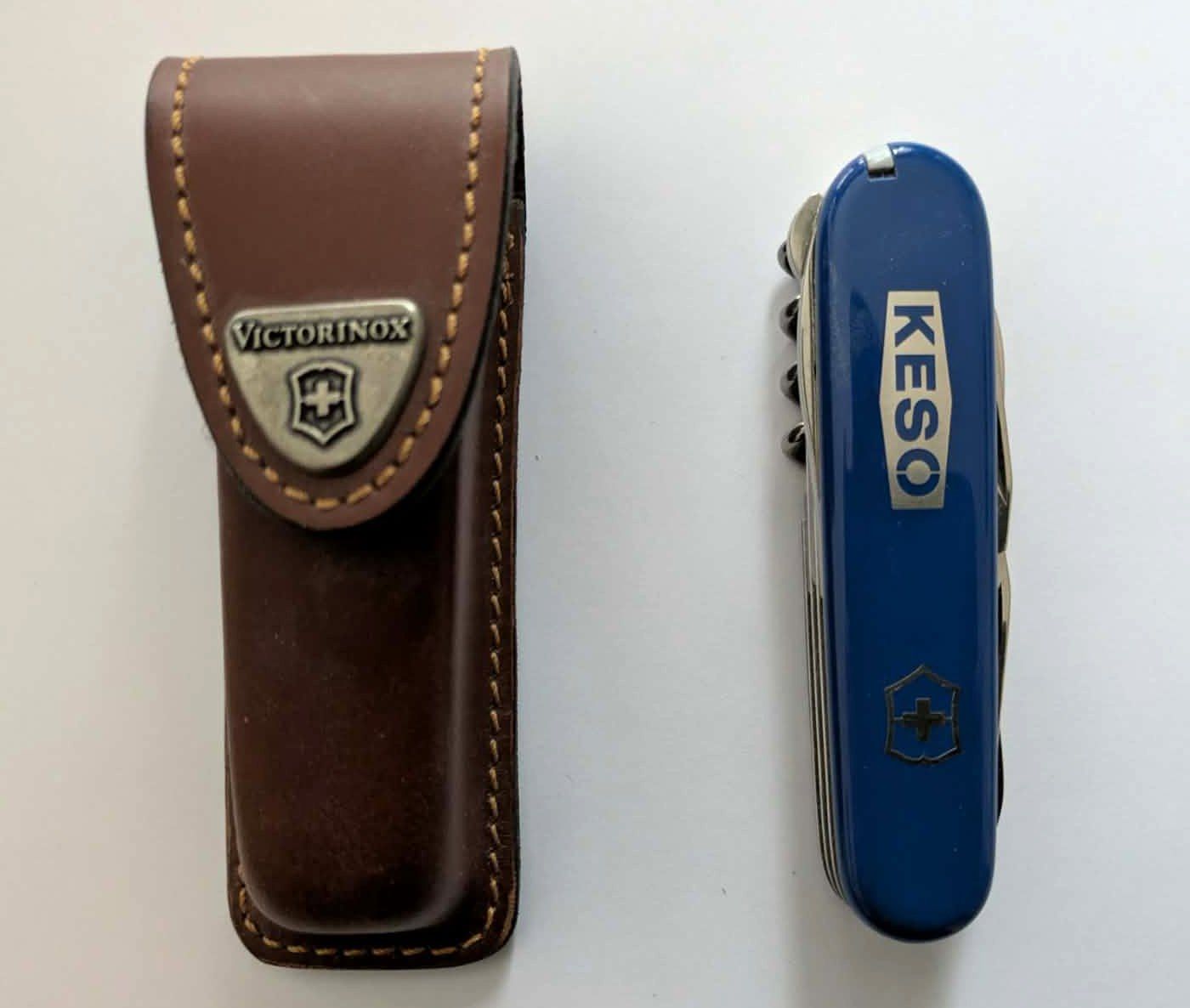 Coltelli tascabile: Sackmesser Blau mit Etui Victorinox – Usato da Malters venduto da Oflat