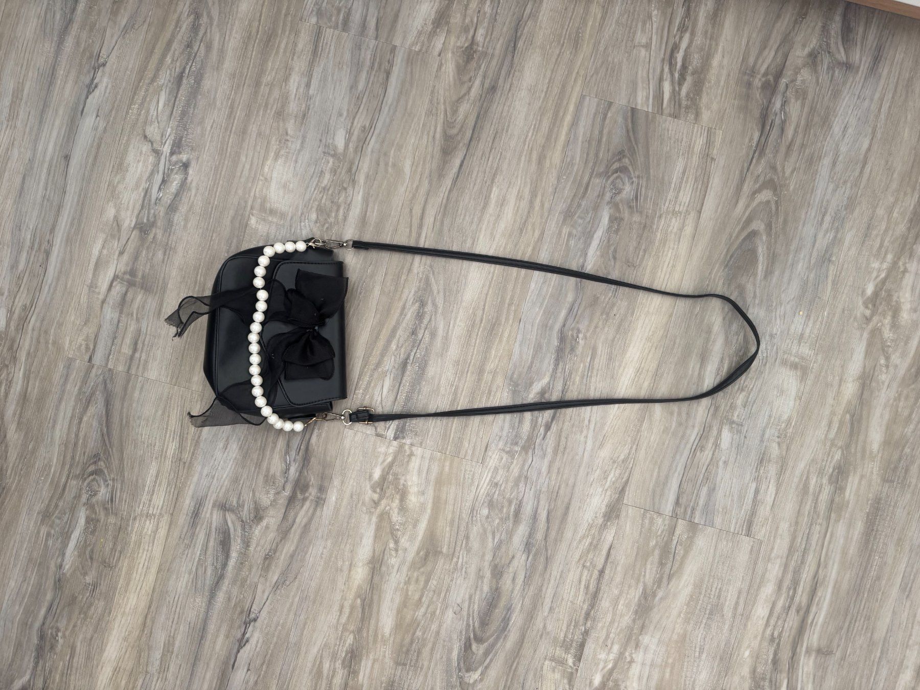 Kindertaschen: Borsa nera elegante con fiocco e perle – Gebraucht aus Caslano von Dr.Bread