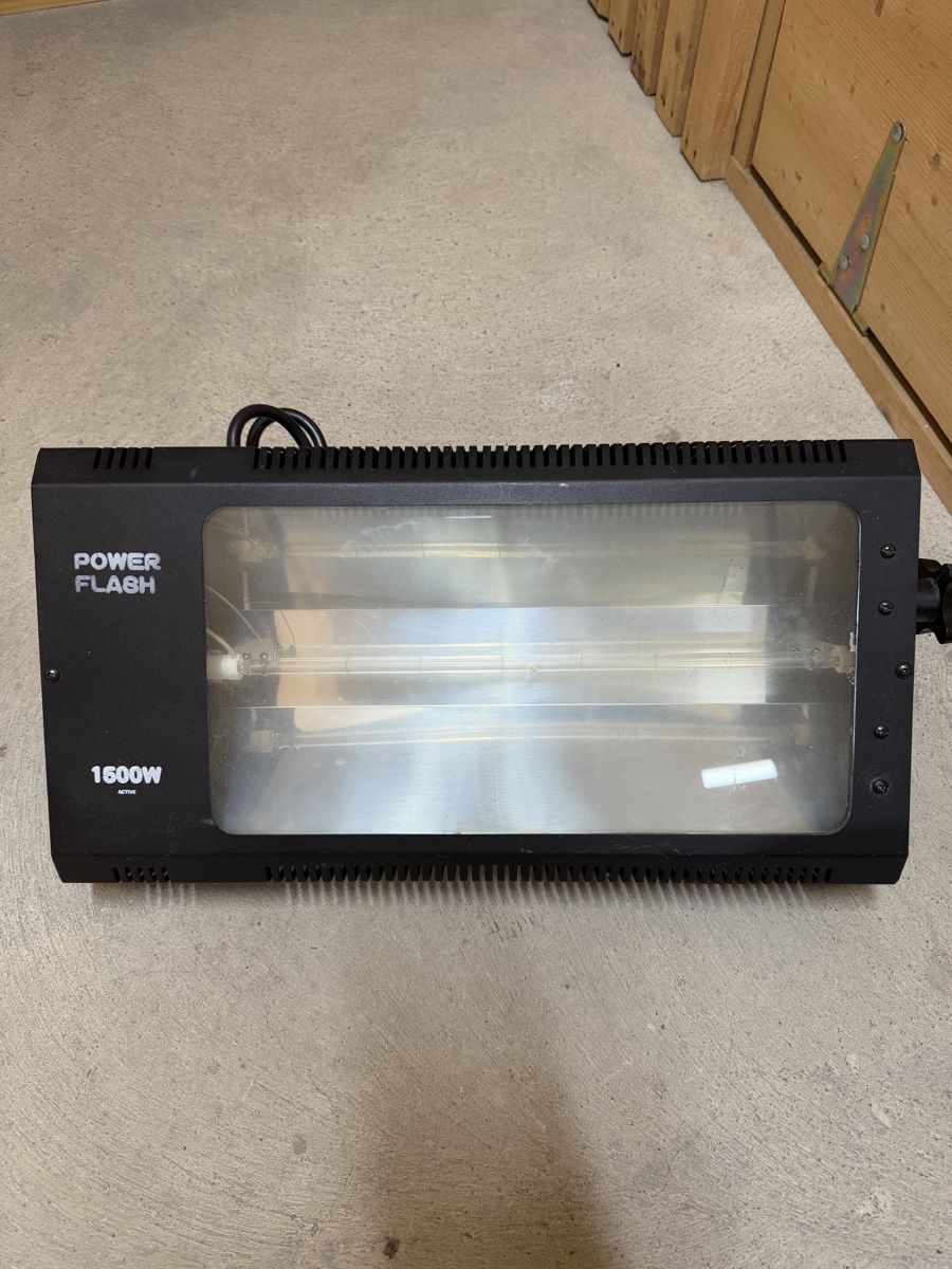 Lampen: Projecteur POWER FLASH stroboscope 1600W occasion – Gebraucht aus Troinex von cashgva