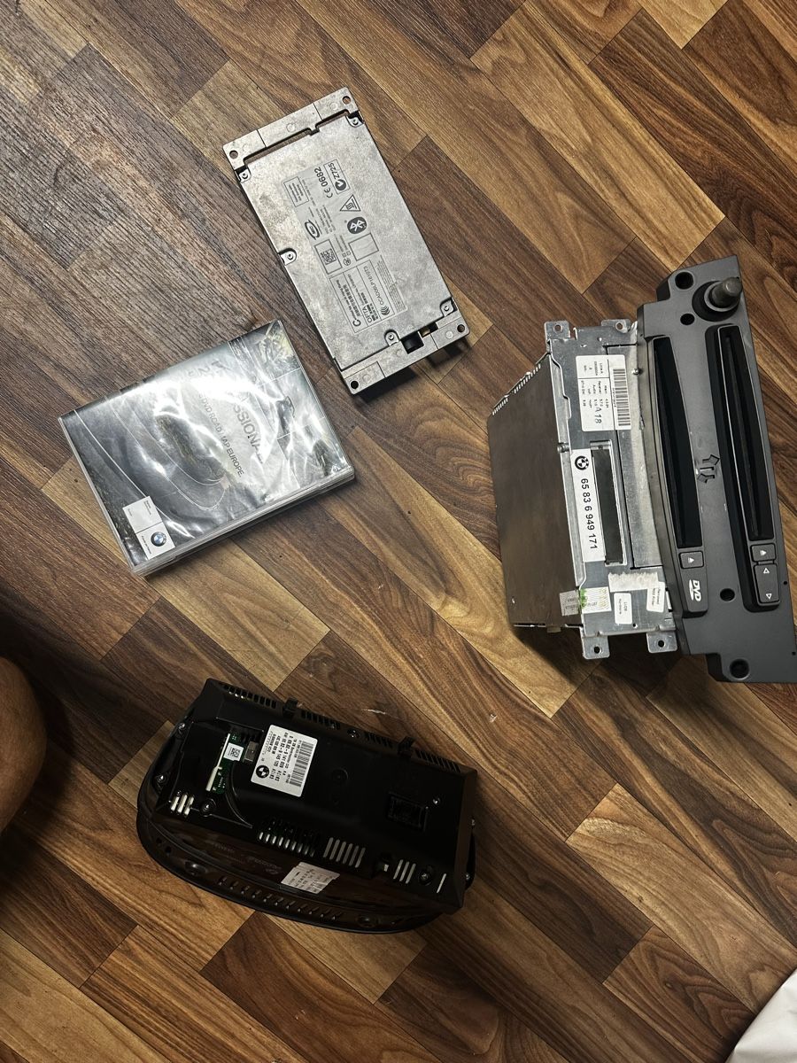 BMW Tutti pezzi di ricambio auto: BMW E60 / E61 Original CCC Navigation Professional + MULF 2  – Usato da Bleienbach venduto da Oneprozent66 1