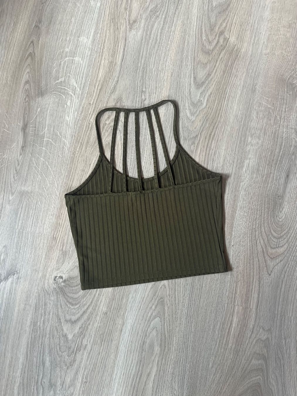 Top: Mignon crop top vert kaki – Usato da Ardon venduto da chl_j2df 1