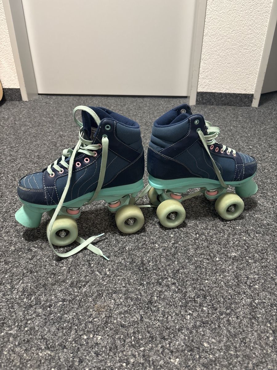 Rio Roller Pattini in linea & Pattini a rotelle: Rio Roller, Gr. 35, Rollschuhe, Mädchen, türkis – Usato da Winterthur venduto da Ticinese79 1