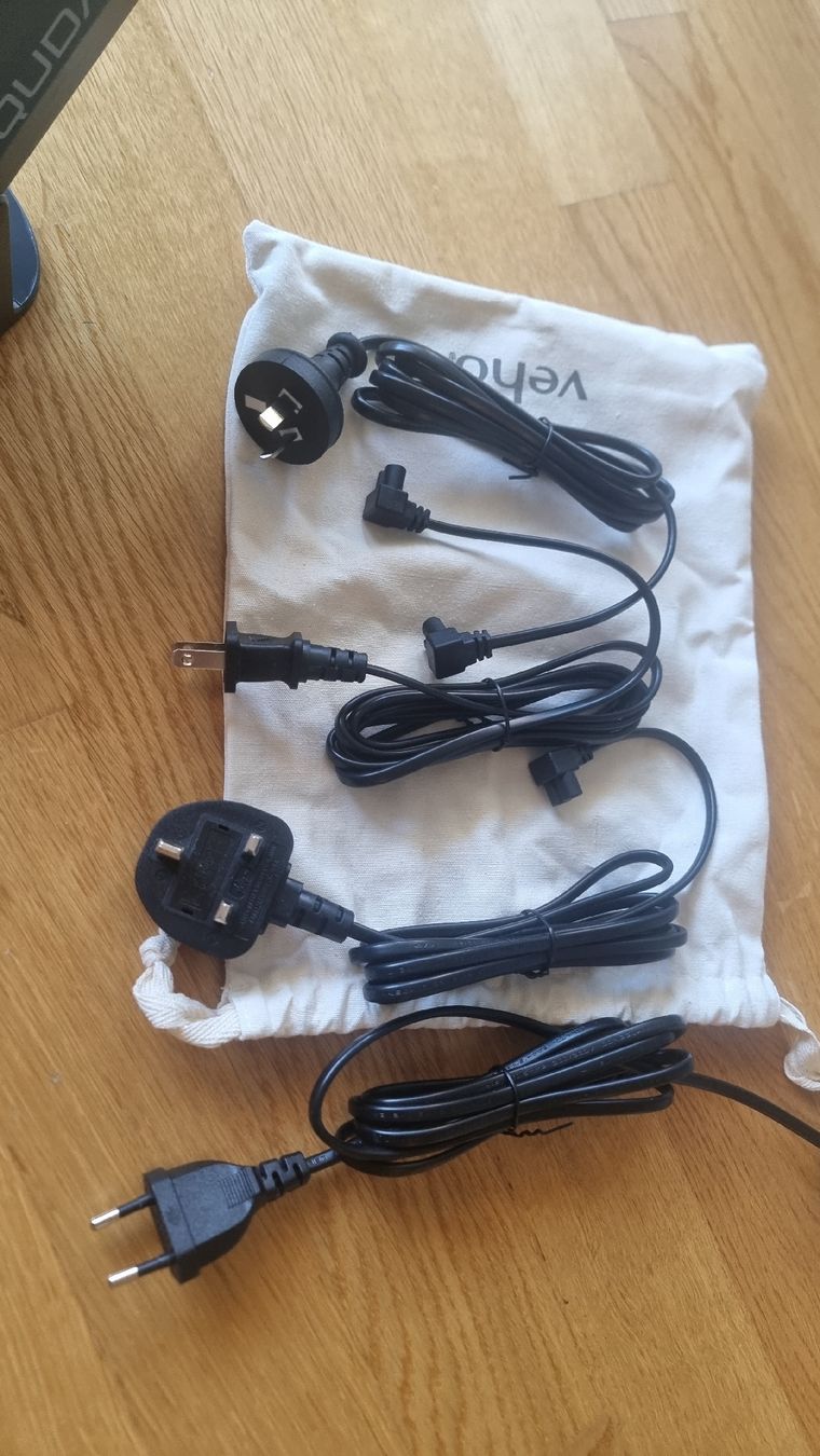 Vidéoprojecteurs: Proiettore Veho Quda FX Smart con accessori – Neuf (Voir description) à Altdorf UR par Adeleiro 6