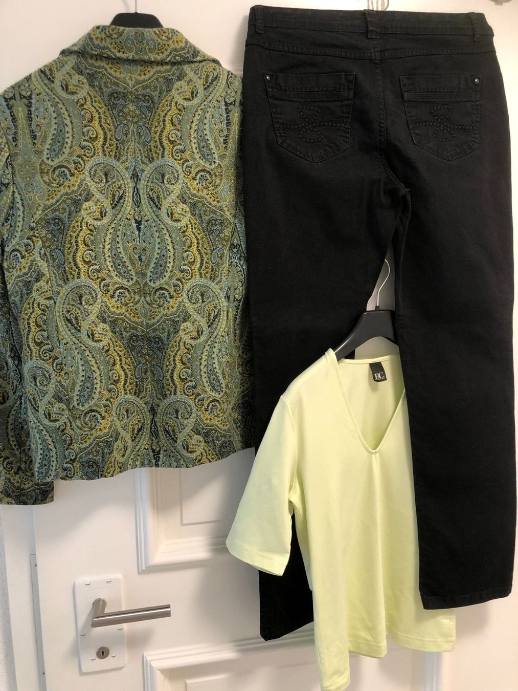 Lotti di vestiti: Blazer mit Jeanshose und Shirt – Usato da Hergiswil NW venduto da redrose51 3