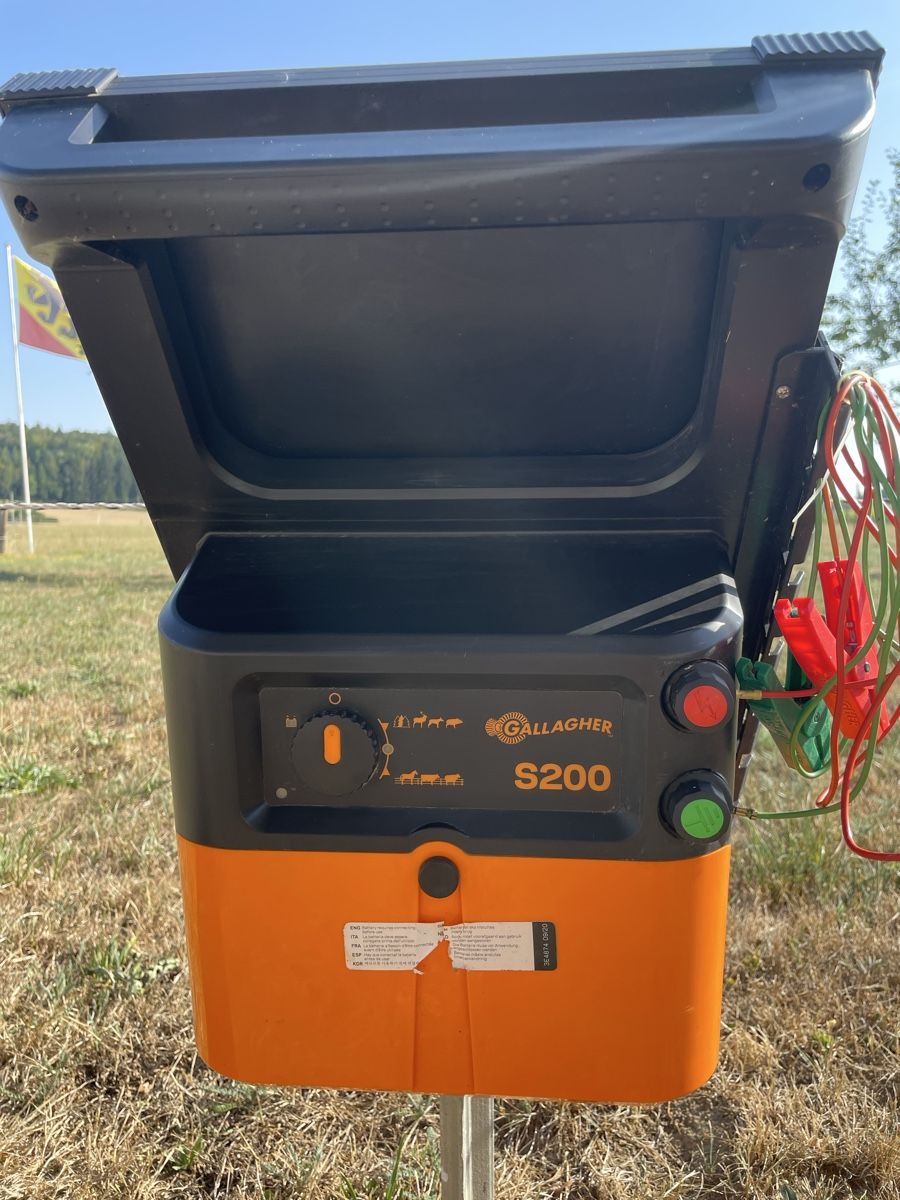 Sonstige Stalleinrichtungen: Weidezaungerät S200 Solar – Gebraucht aus Etzelkofen von Evolution.22