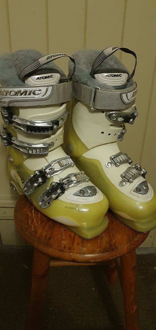 Atomic Scarpe da donna: Atomic balanze 90 – Usato da Burgdorf venduto da schlange034