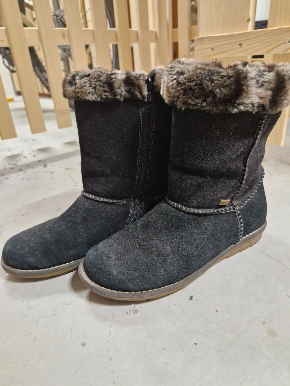 Scarpe da donna: Schuhe 38 Winterstiefel – Usato da Thusis venduto da Crapalv