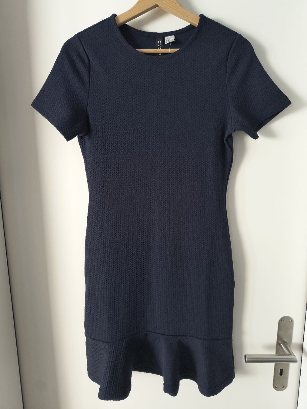 Vestiti: Kleid dunkelblau Gr. 38, Divided, top Zustand – Usato da Oberweningen venduto da Bumblebee2