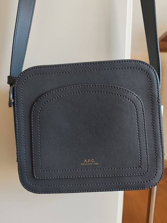 Borse da donna: A.P.C. Louisette Umhängetasche – Usato da Winterthur venduto da rom_6cqd