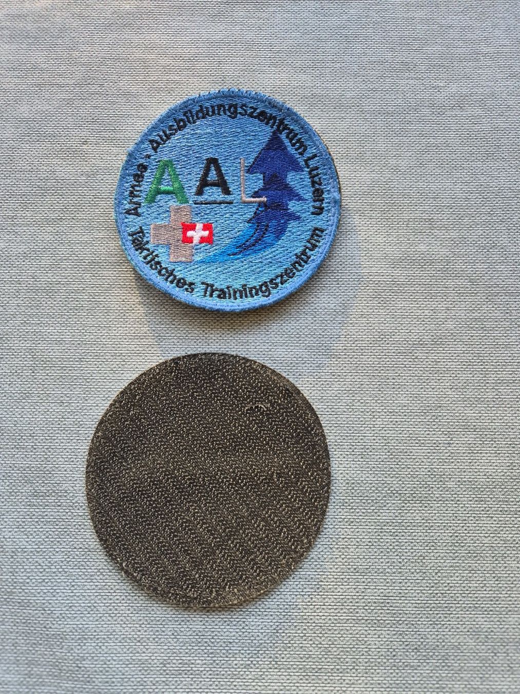 Schweizer Armee Placchette & Badge: Militär Ausbildungszentrum Badge – Usato da Hausen AG venduto da roland86190 1