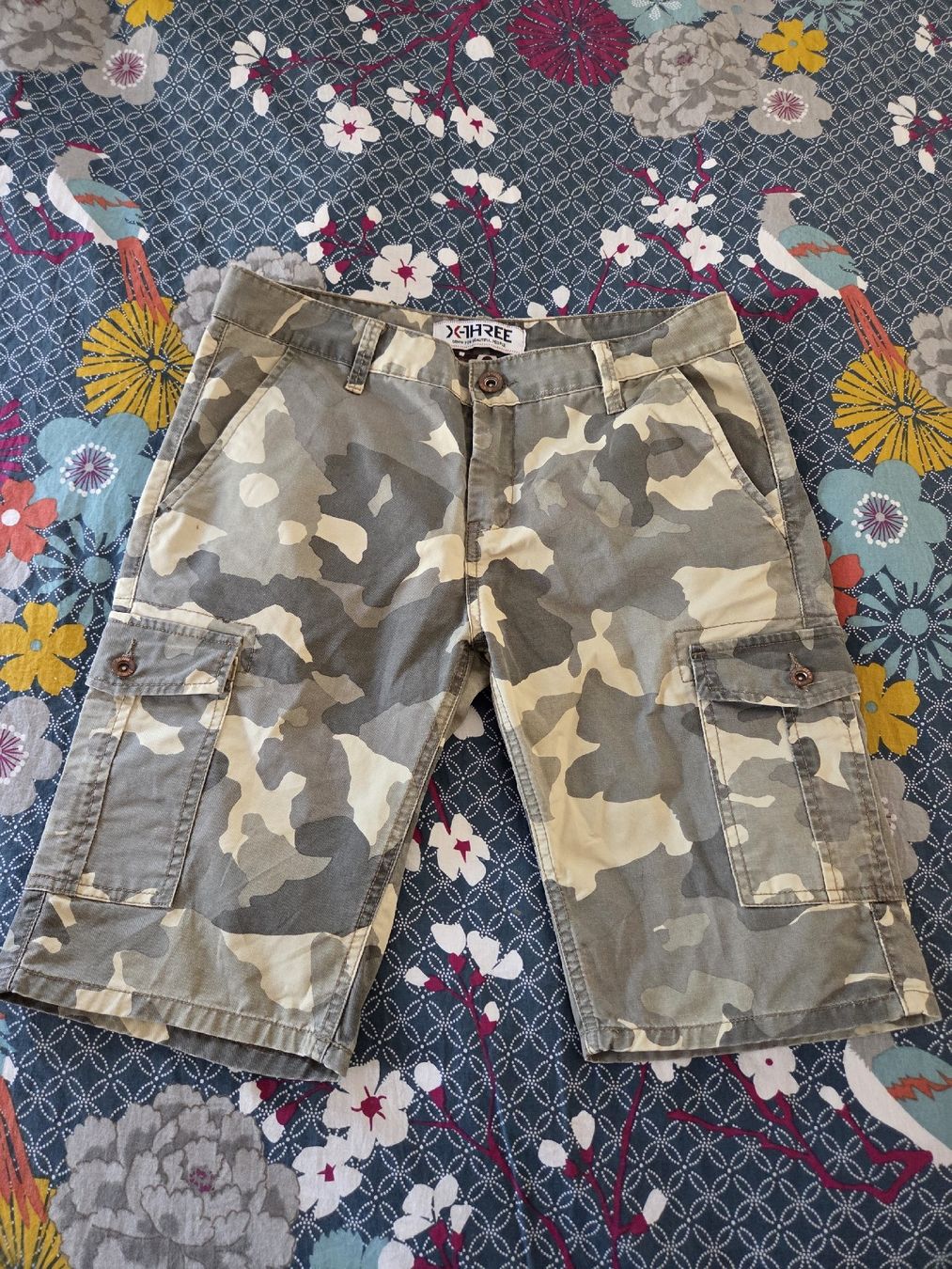 Pantaloni: X-THREE Cargoshorts Tarnung taglia 32 – Usato da ZERNEZ venduto da joaofonseca