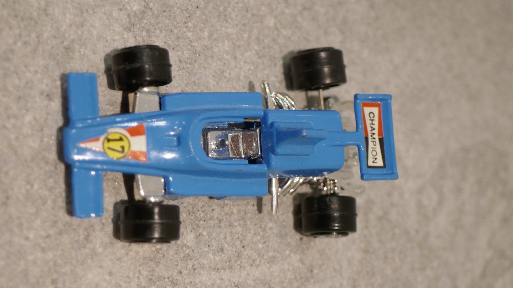 Modellini d'auto: hellblaues Rennauto-Modell – Usato da Allmendingen b. BE venduto da MMC-MuMeCo 1