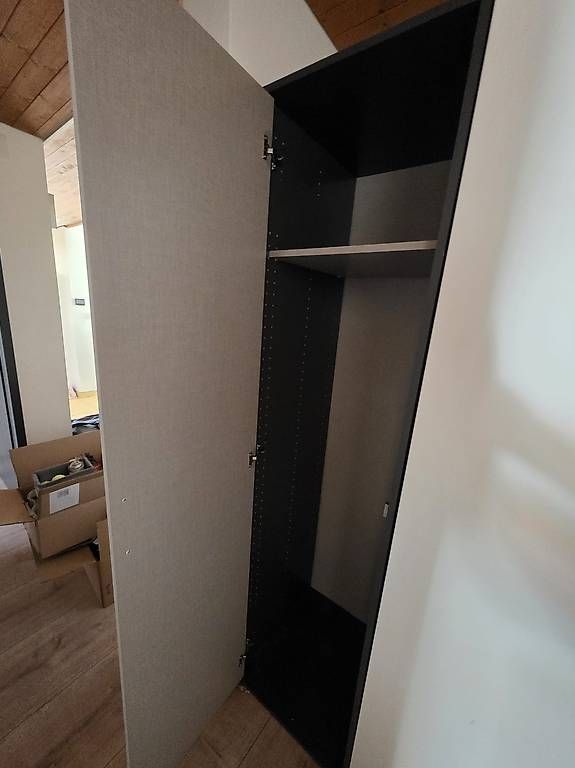 Armadi: Armoire 4 portes moderne avec étagères – Usato da La Chaux-de-Fonds venduto da DeJesusTati.17 3