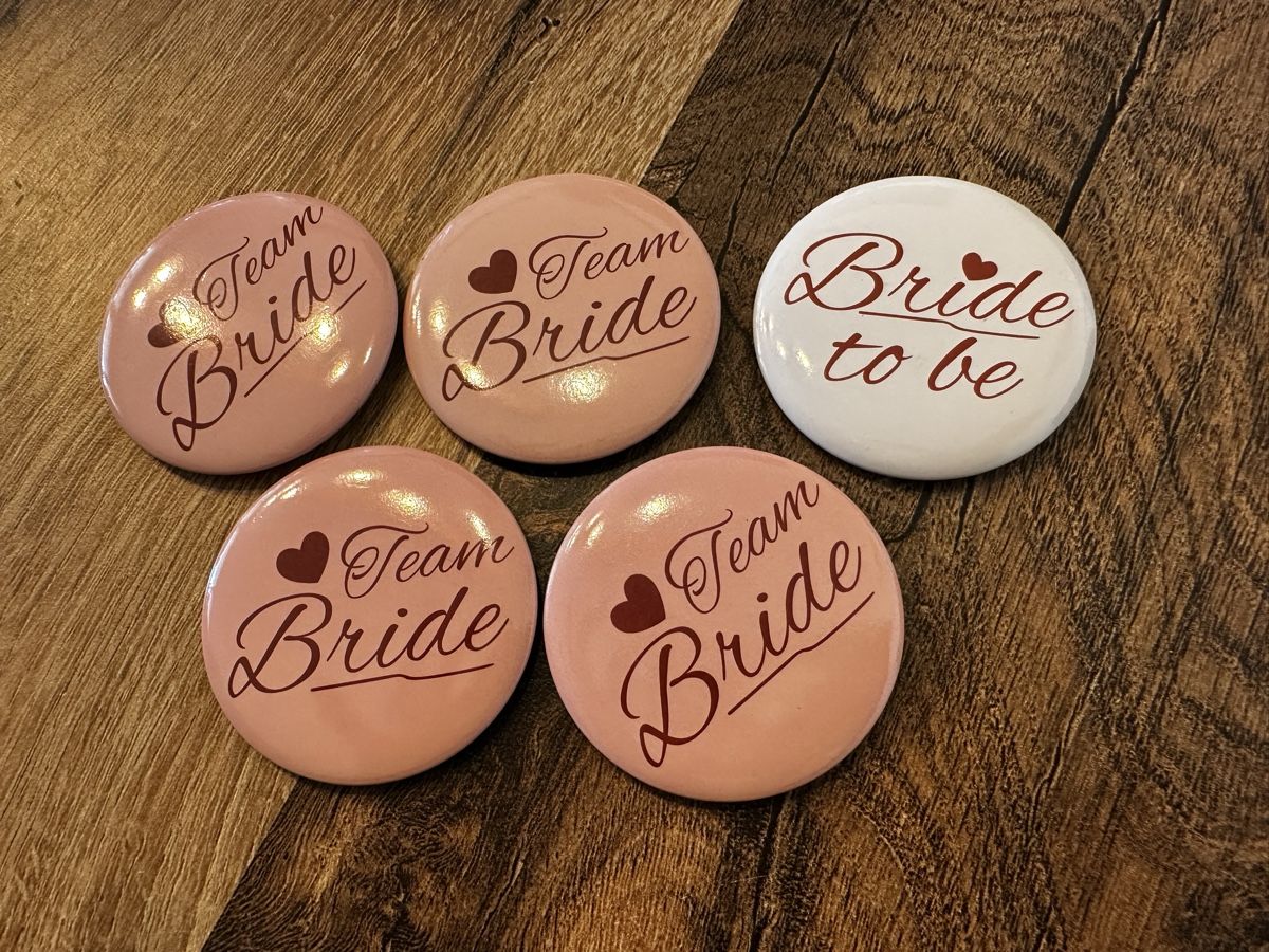 Spille & Fermagli: 11 Buttons JGA Team Bride/Bride to be – Nuovo (secondo la descrizione) da Siebnen venduto da luana_cataleya